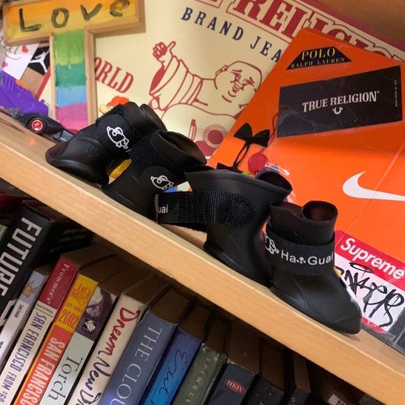 HA GUAI GUAI-pet black ‘monkey patch’ velcro strap rubber booties - Picture 3 of 6